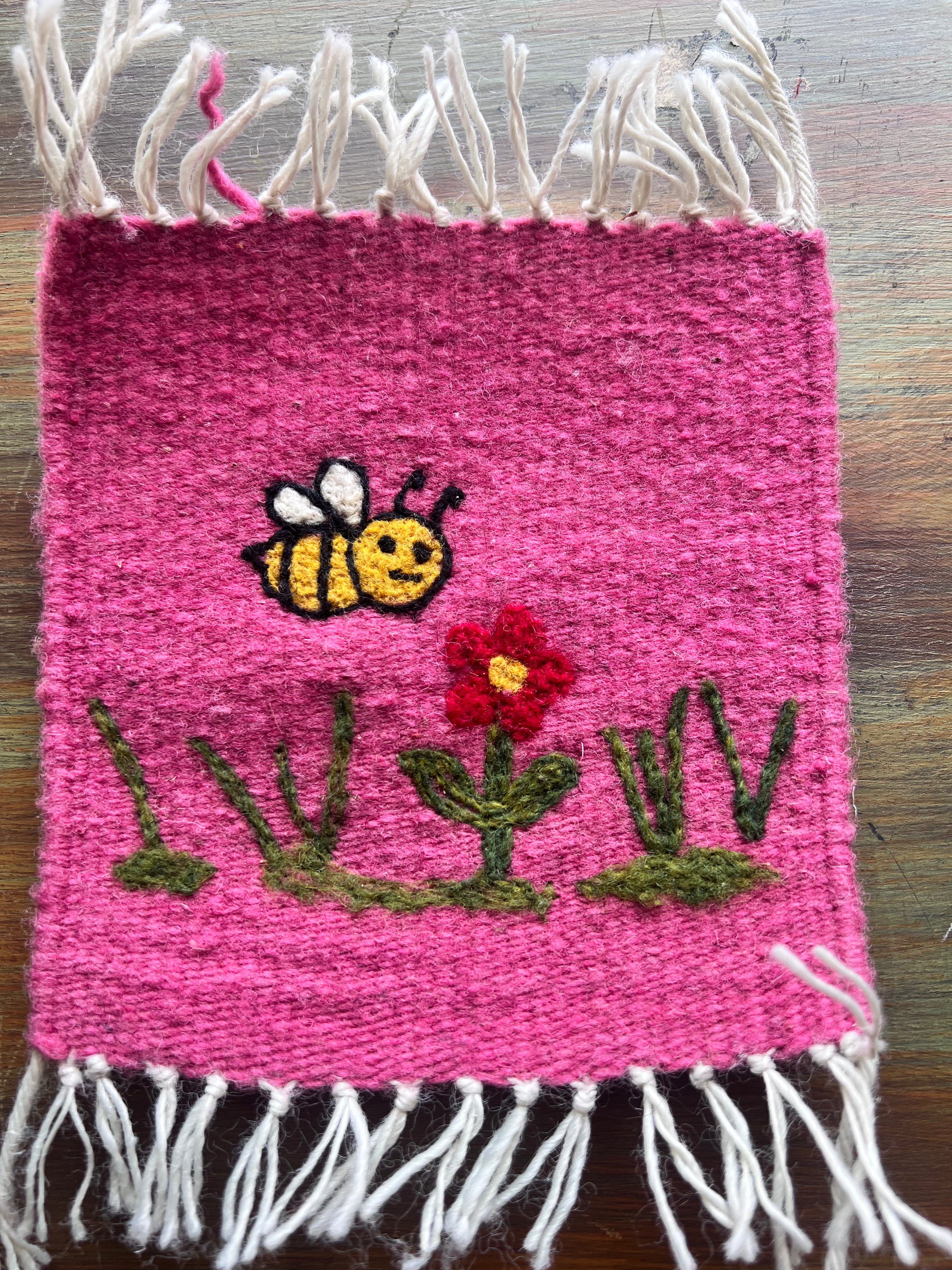 Jardín de la Abeja | Handwoven Pedal Loom Coaster
15 × 15 cm | Naturally dyed wool