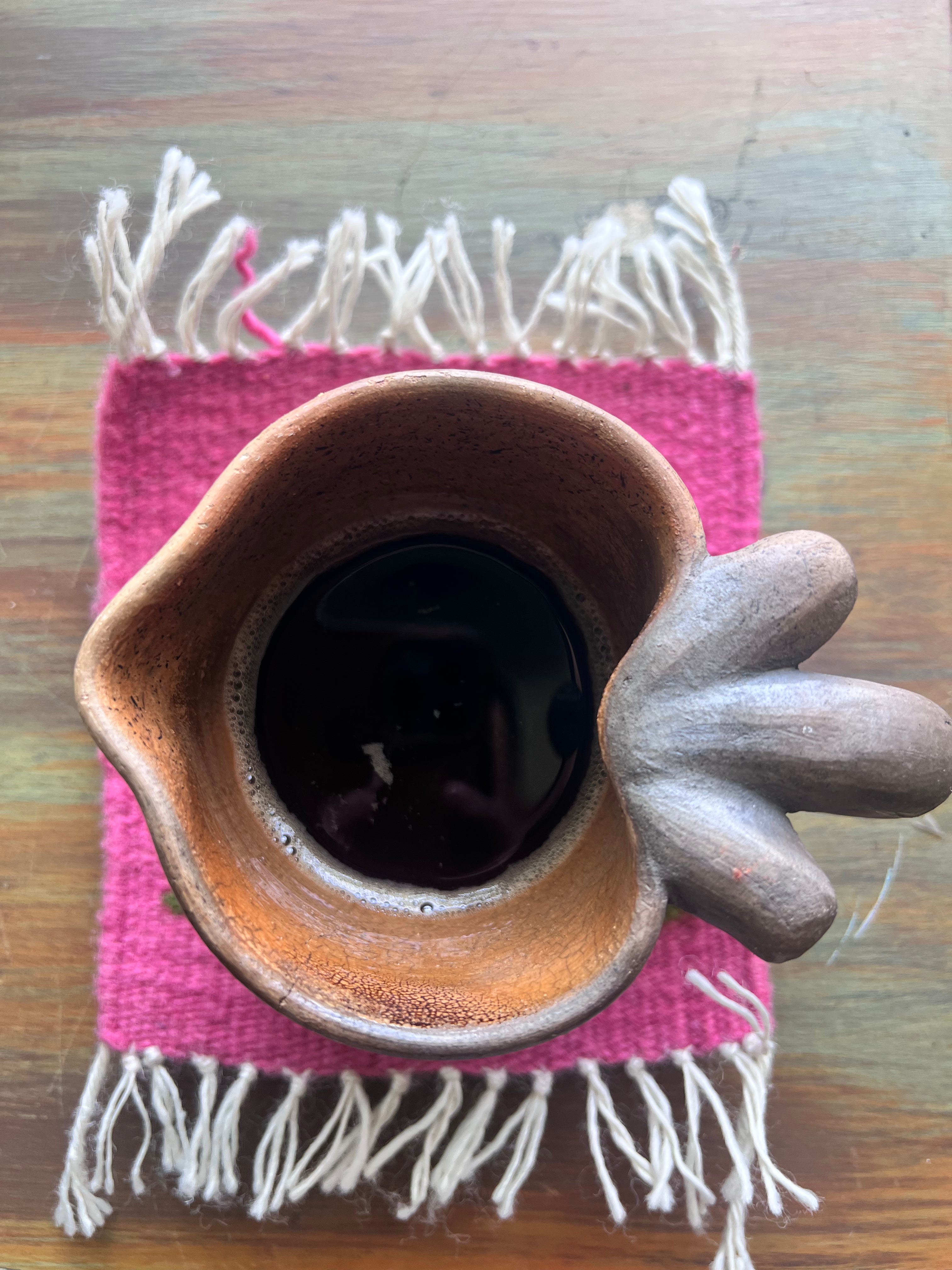 Jardín de la Abeja | Handwoven Pedal Loom Coaster
15 × 15 cm | Naturally dyed wool