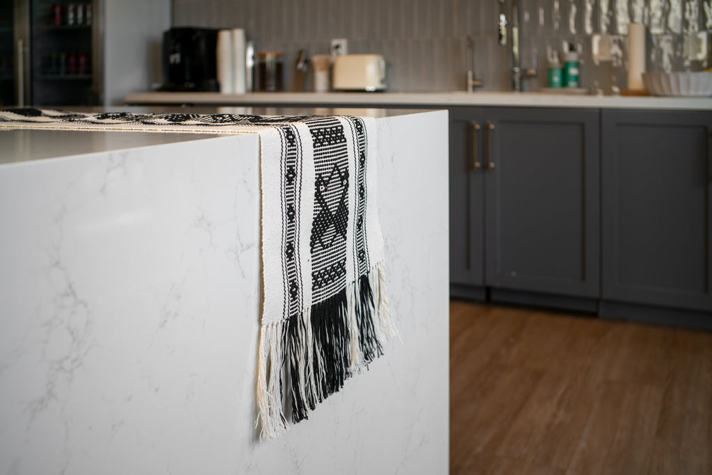 Sendero Table Runner - detail 2